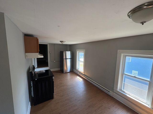 86 N 4th Street 1, Aurora, IL 60505