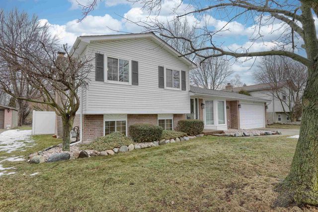 34405 Shorewood Street, Chesterfield Twp, MI 48047
