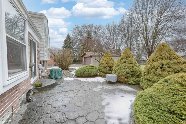 34405 Shorewood Street, Chesterfield Twp, MI 48047