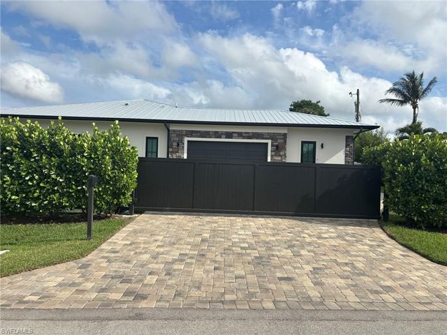 167 Burning Tree DR, Naples, FL 34105
