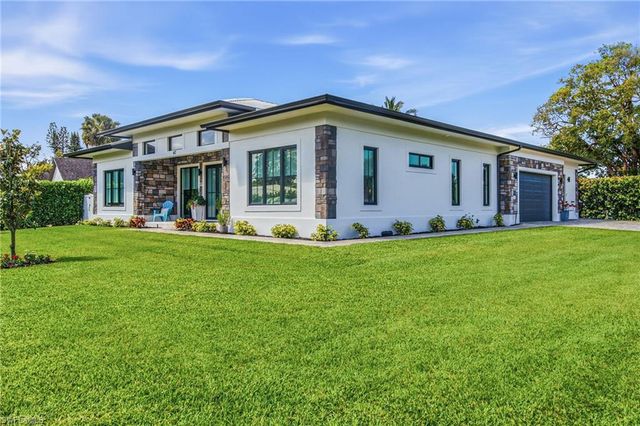 167 Burning Tree DR, Naples, FL 34105