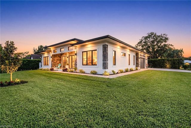 167 Burning Tree DR, Naples, FL 34105