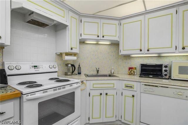 4005 Gulf Shore BLVD N 605, Naples, FL 34103