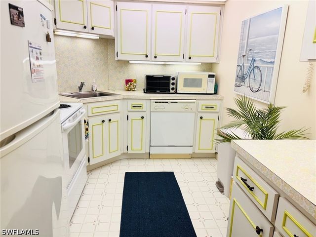 4005 Gulf Shore BLVD N 605, Naples, FL 34103