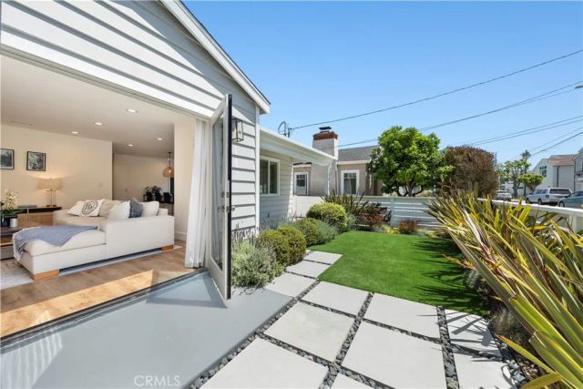 1430 Bonnie Brae Street, Hermosa Beach, CA 90254