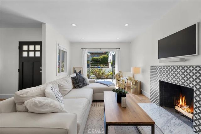 1430 Bonnie Brae Street, Hermosa Beach, CA 90254