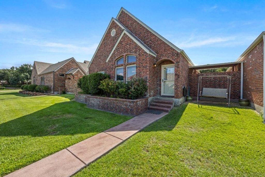 915 Austin Court, Weatherford, TX 76086