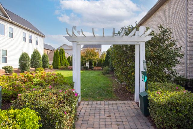 145 Ashcrest Pt, Hendersonville, TN 37075