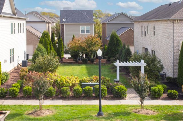 145 Ashcrest Pt, Hendersonville, TN 37075