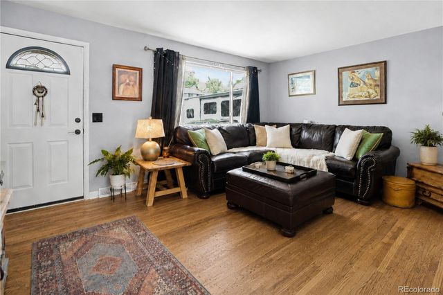 1092 S Iris Street, Lakewood, CO 80226