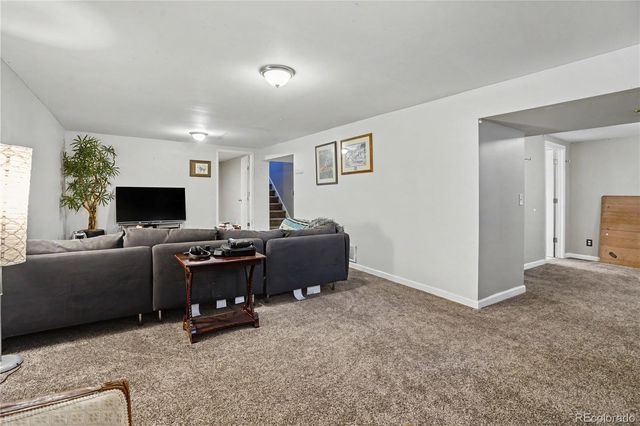 1092 S Iris Street, Lakewood, CO 80226