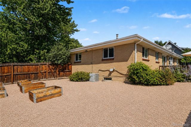 1092 S Iris Street, Lakewood, CO 80226
