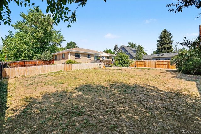 1092 S Iris Street, Lakewood, CO 80226
