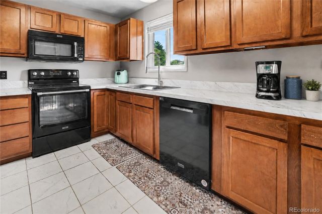 1092 S Iris Street, Lakewood, CO 80226