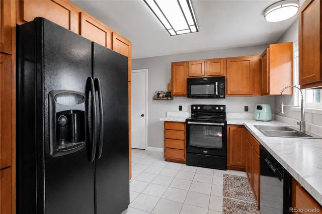 1092 S Iris Street, Lakewood, CO 80226
