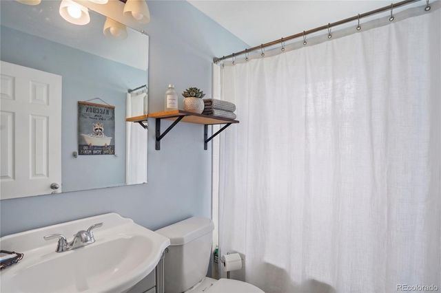 1092 S Iris Street, Lakewood, CO 80226