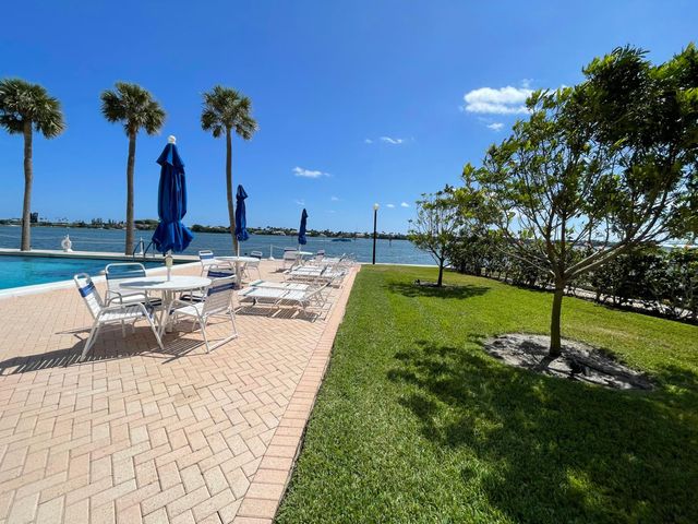 2600 N Flagler Drive 301, West Palm Beach, FL 33407