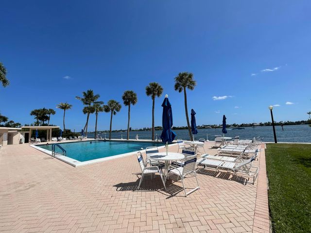 2600 N Flagler Drive 301, West Palm Beach, FL 33407