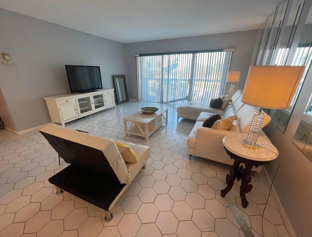 2600 N Flagler Drive 301, West Palm Beach, FL 33407