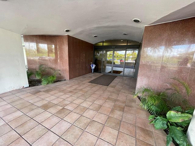 2600 N Flagler Drive 301, West Palm Beach, FL 33407