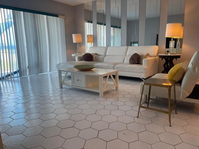 2600 N Flagler Drive 301, West Palm Beach, FL 33407