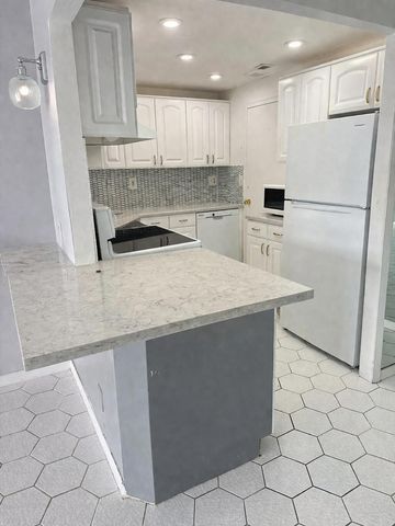 2600 N Flagler Drive 301, West Palm Beach, FL 33407