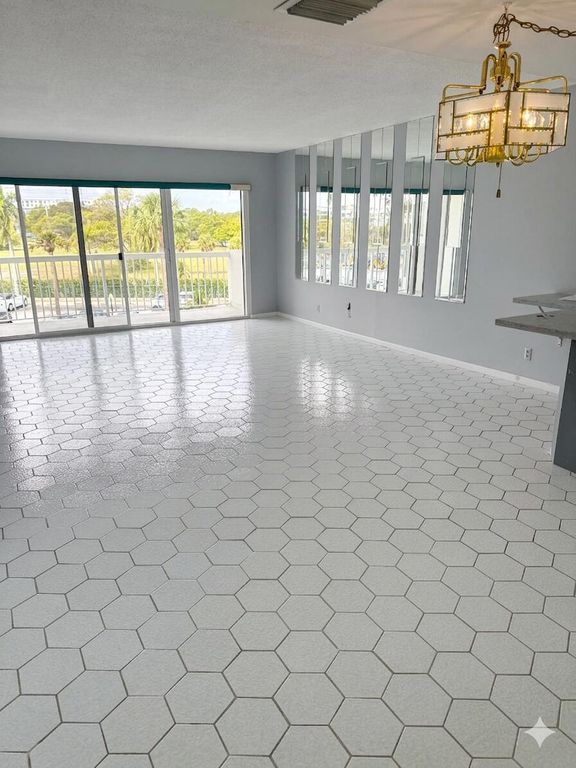 2600 N Flagler Drive 301, West Palm Beach, FL 33407