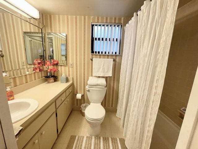 11863 Wimbledon Circle 447, Wellington, FL 33414