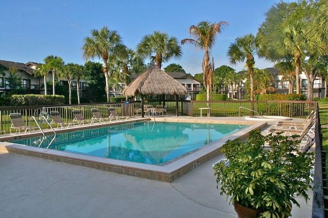 11863 Wimbledon Circle 447, Wellington, FL 33414