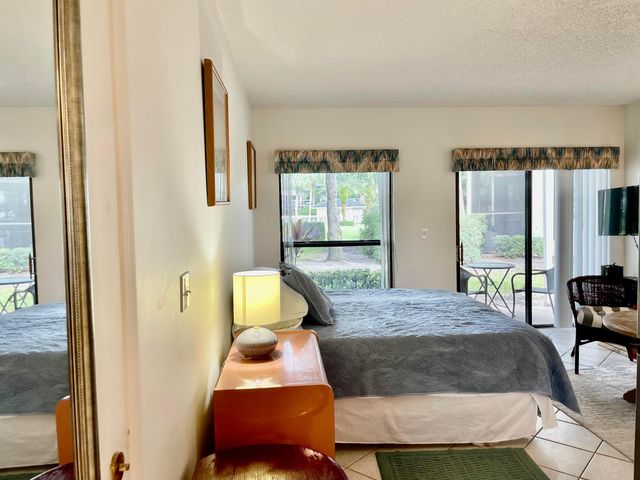 11863 Wimbledon Circle 447, Wellington, FL 33414