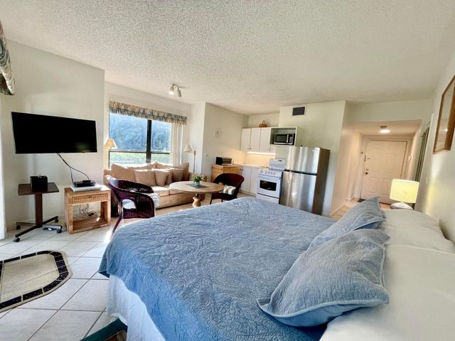 11863 Wimbledon Circle 447, Wellington, FL 33414
