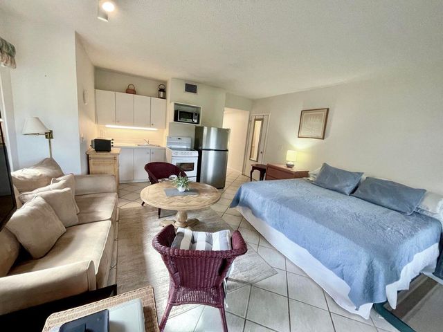 11863 Wimbledon Circle 447, Wellington, FL 33414