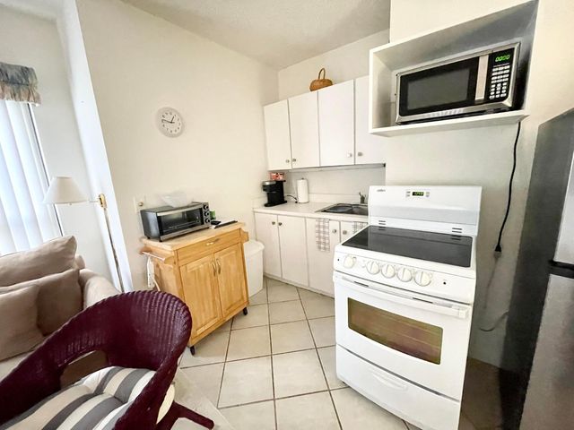 11863 Wimbledon Circle 447, Wellington, FL 33414