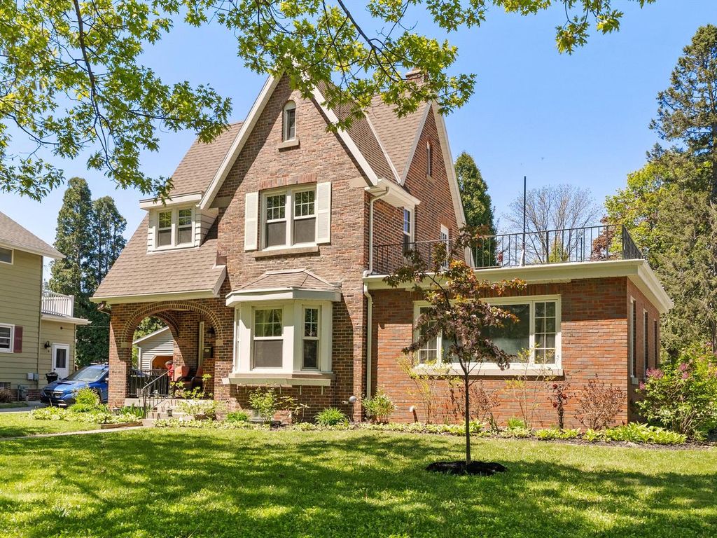 605 East Riverside DRIVE, Kohler, WI 53044