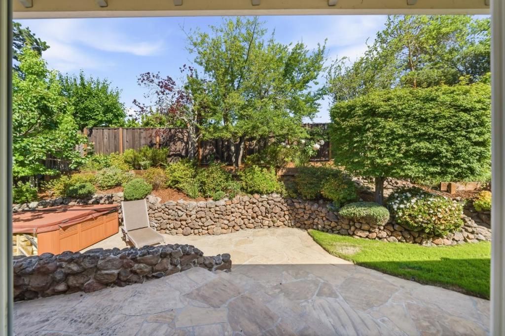 Image 25 of property listing at 3194 La Mesa Drive, San Carlos, CA 94070
