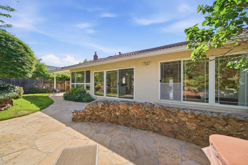 Image 29 of property listing at 3194 La Mesa Drive, San Carlos, CA 94070