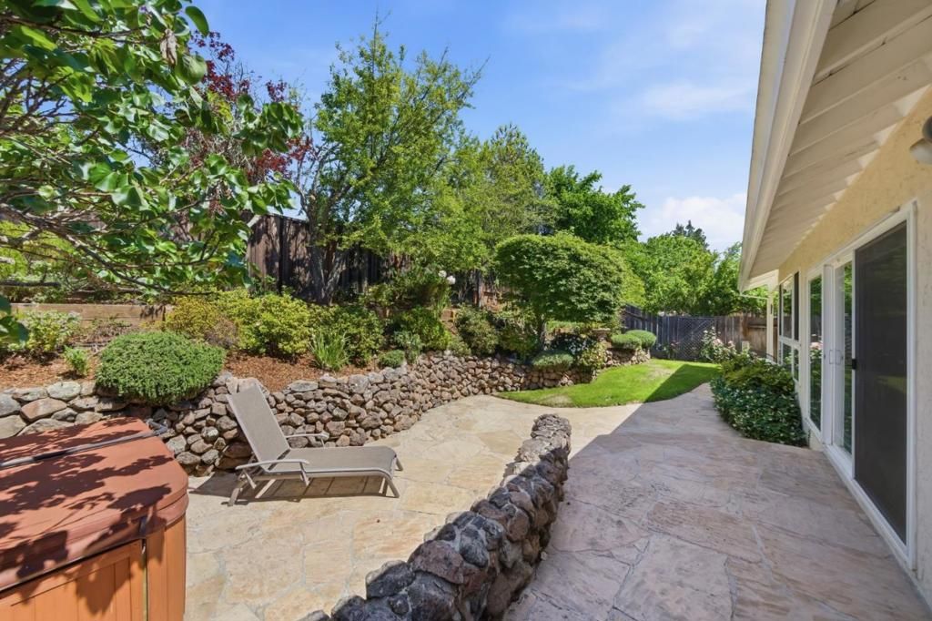 Image 31 of property listing at 3194 La Mesa Drive, San Carlos, CA 94070
