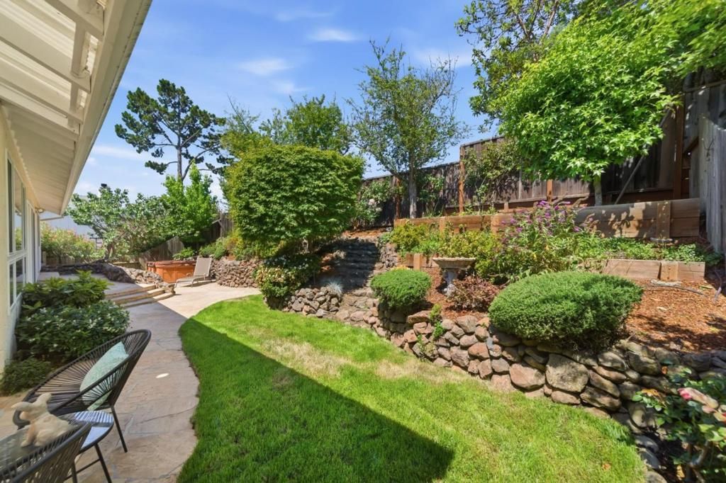 Image 34 of property listing at 3194 La Mesa Drive, San Carlos, CA 94070
