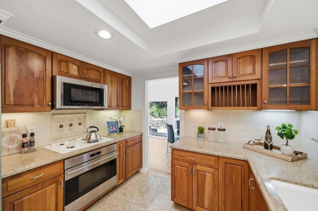 Image 4 of property listing at 3194 La Mesa Drive, San Carlos, CA 94070