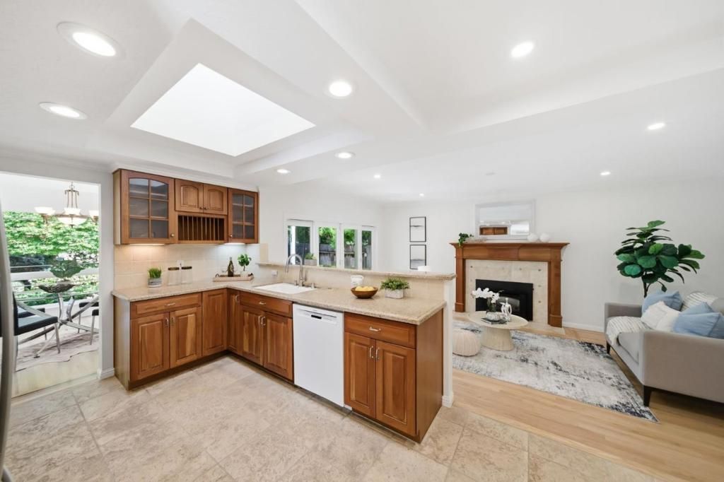 Image 7 of property listing at 3194 La Mesa Drive, San Carlos, CA 94070