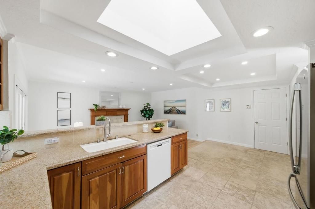 Image 8 of property listing at 3194 La Mesa Drive, San Carlos, CA 94070