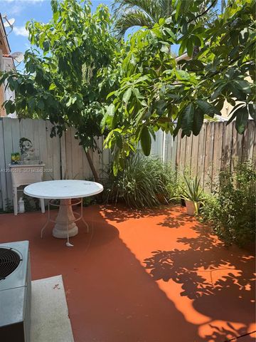 5943 SW 162nd Pl, Miami, FL 33193