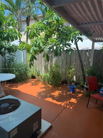 5943 SW 162nd Pl, Miami, FL 33193