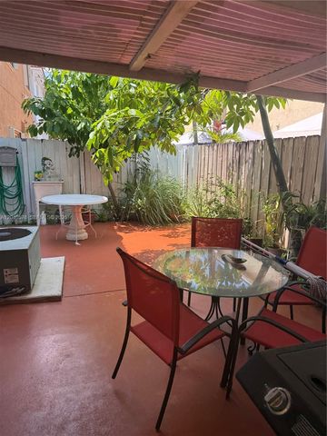 5943 SW 162nd Pl, Miami, FL 33193
