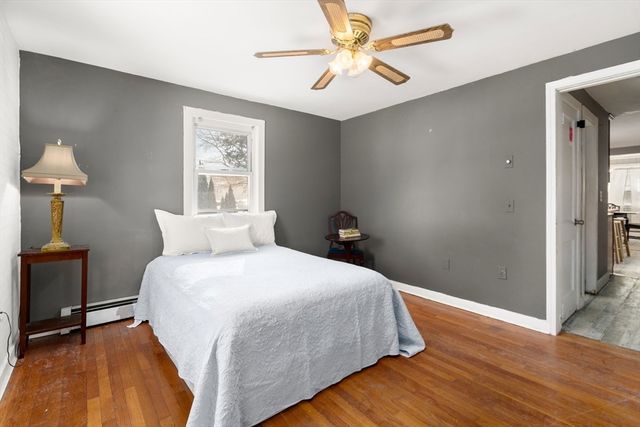 17 Lincoln Ave, Millbury, MA 01527