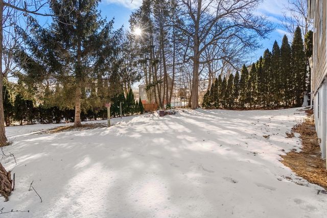 17 Lincoln Ave, Millbury, MA 01527