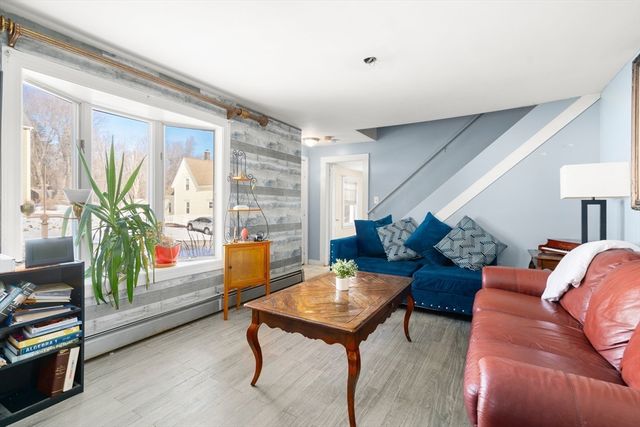 17 Lincoln Ave, Millbury, MA 01527