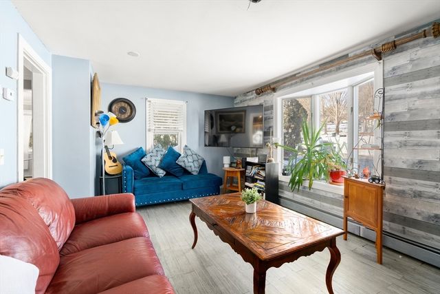 17 Lincoln Ave, Millbury, MA 01527