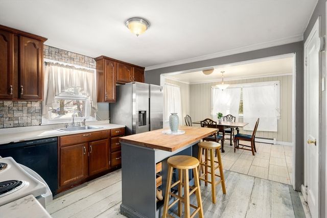 17 Lincoln Ave, Millbury, MA 01527