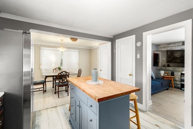 17 Lincoln Ave, Millbury, MA 01527